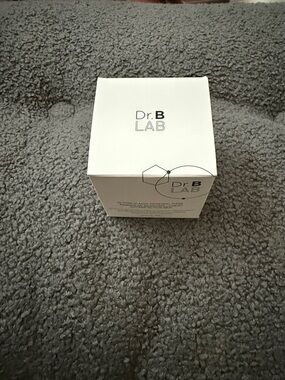 Women’s Skincare Mask – White Box